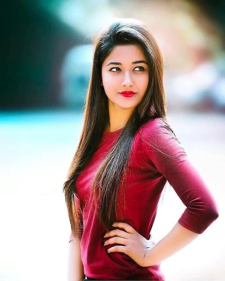 Ladki Ka Photo - स्टाइलेस लड़की का फोटो (red top me ladki ki photo)